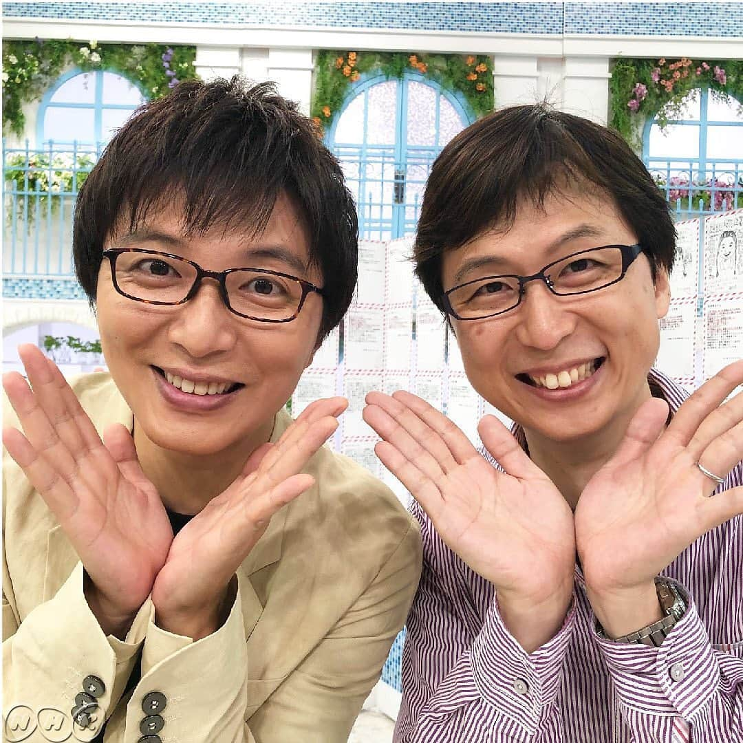 あさイチさんのインスタグラム写真 - (あさイチInstagram)「あれ？同じ顔が2つ🤓🤓﻿ 土屋さん、松岡アナ、どっちがどっち！？ ﻿ ﻿ 礼央 兄さんと、弟 忠幸くん✨﻿ 2歳違いの…兄弟👬みたいにソックリ‼️🧐﻿ ﻿ #ドッペルゲンガー？﻿ #そっくりと評判の2人 ﻿ #実は初対面﻿ 後ろで #ひょっこり が #かわいい💕 ﻿ #土屋礼央 さん ﻿ #上白石萌歌 さん #いだてん 来週は #前畑がんばれ 🇯🇵 ﻿ #松岡忠幸 アナ﻿ #近江友里恵 アナ﻿ #nhk #あさイチ #8時15分から﻿ ﻿」9月17日 12時12分 - nhk_asaichi