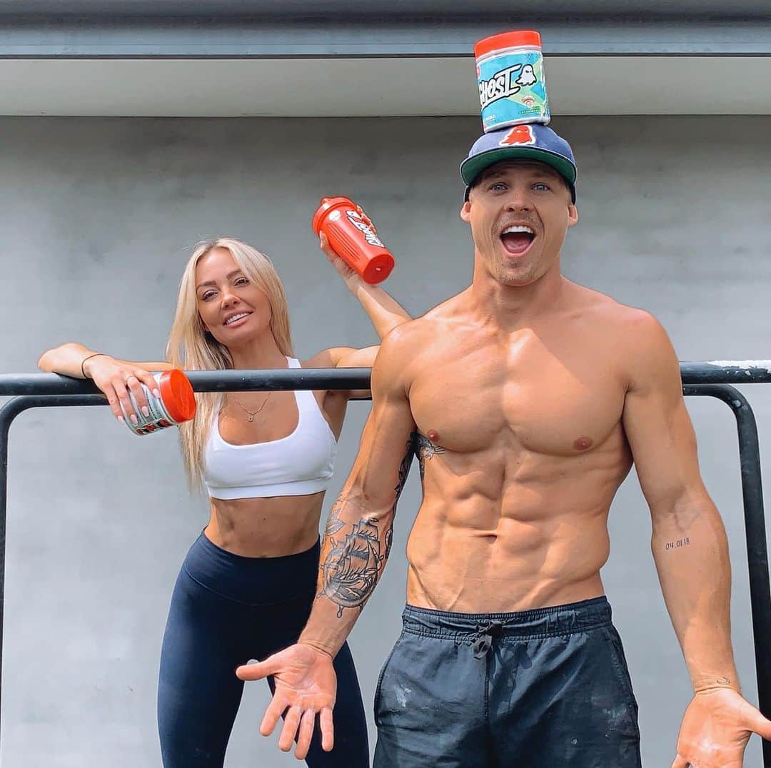 BROOKE EVERSさんのインスタグラム写真 - (BROOKE EVERSInstagram)「My bro @foreverfitness_pt just kicked my arse in a PT session! I can’t walk! Seriously... @ghostlifestyle」9月17日 12時10分 - brookeevers
