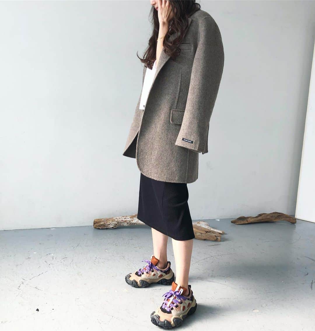 のインスタグラム：「@na.e_official POPUP STORE -tokyo- ﻿ at LOART GALLERY from 20fri to 22sun.﻿ #naecoat #shooting #aw #autumnfashion #coat #popupstore #tokyo﻿ ・﻿ ・﻿ ・﻿ ﻿ 着用モデルをさせていただいている﻿ @na.e_official のPOPUP STORE -tokyo- が﻿ LOART GALLERYで 9/20-22 の期間中開催されます♩ ˒˒﻿ ﻿ @yu.rm ﻿ @ucmsan1205 ﻿ が、店頭に立ってアドバイスをしてくれるみたい♥︎﻿ ﻿ 今日の撮影で着させていただいたコートはPOPUP限定!!!﻿ ﻿ めちゃめちゃ可愛かったーーーーー!!!!!﻿ ﻿ 触って見て、一度に色々なコートを試着できるので気になっている方は是非♥︎﻿ ﻿ ・﻿ ・﻿ ・﻿ #ナエコート」
