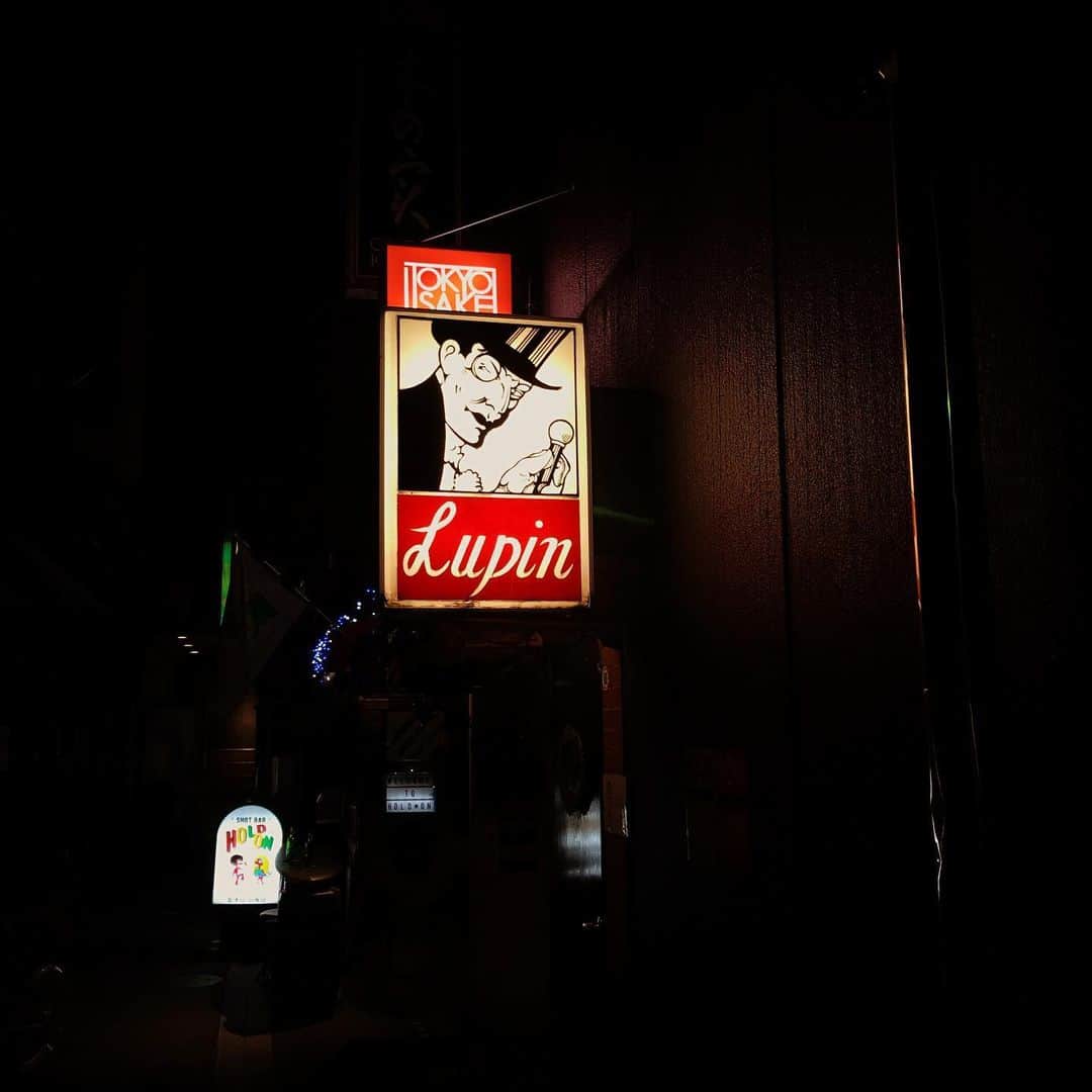 佐野史郎のインスタグラム：「有楽町で7時間20分の映画観て、久しぶりに銀座のルパン覗いたら、文ストの聖地になっていて、外国人の方がたくさんいらしてました📖 背伸びして初めてドアを開けたのは25歳でしたっけf^_^; 40年近く経っちまった〜!」
