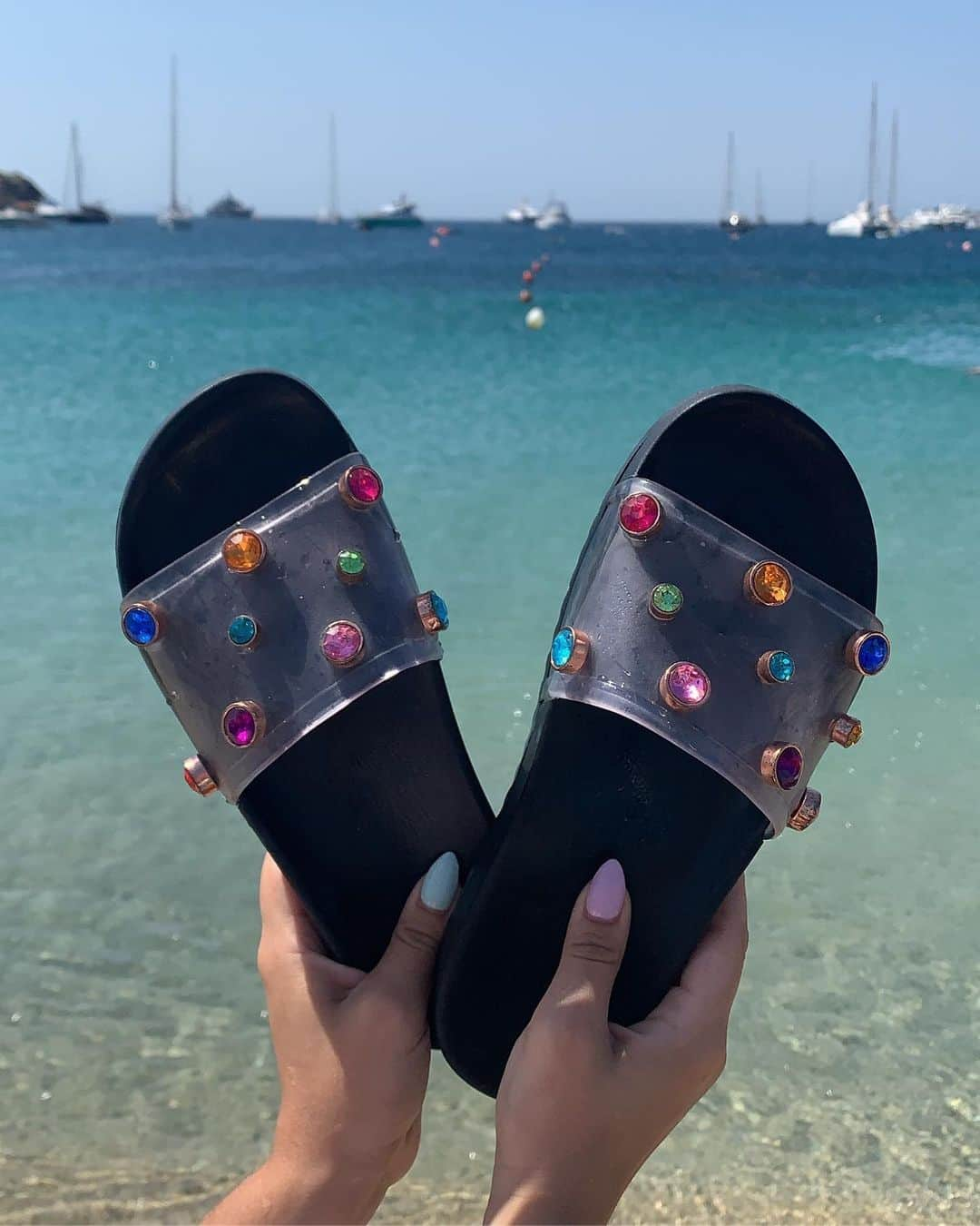 SOPHIA WEBSTERさんのインスタグラム写真 - (SOPHIA WEBSTERInstagram)「Sun, Sea and #SophiaWebster Sparkle ☀️🌊✨ Shout out to 'Dina' for being a 💎 this summer! #SWHQ have taken us from Mykonos to Cali and many places in between ✈️ #LastDaysOfSummer」9月17日 23時14分 - sophiawebster