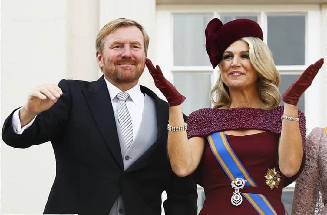 のインスタグラム：「Her Majesty Queen Maxima of The Netherlands in a Philip Treacy hat and His Majesty King Willem-Alexander at Prince's Day in the Netherlands today.」