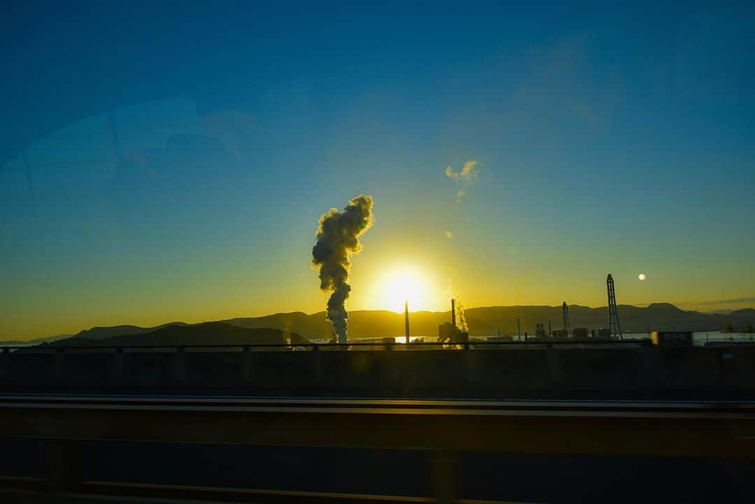 トミーさんのインスタグラム写真 - (トミーInstagram)「瀬戸大橋の朝焼けがハンパではなかったです。。」9月17日 21時44分 - tommymizutamaribond