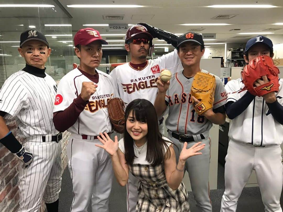 河野万里奈さんのインスタグラム写真 - (河野万里奈Instagram)「ニッポン放送 「ナイターSP 野球がなければ、ラジオじゃない！」#showup1242 ありがとうございました🥰 ． 聴き逃した方はradikoアプリで📻✨ ストーリーにリンク貼っておきます！ ． 鳥谷様クイズ 里崎さんクイズ 全問正解できた😭俺やったよー！！ ． 放送中お届けした曲は 『真人間入門』 『アイキャントライ』 『ライオンズアラート』(生弾き語り) でした！！ ． 大好きなショウアップナイターさんで ずっとファンだった里崎さんと いつも実況を楽しませていただいている煙山さんと リスナーの皆様と お話できて&歌えてとてつもなく幸せでした🥰⚾️✨ ． 中学時代ともに里崎さんオタクをやっていたソフト部キャプテンに報告します😭！！ #ショウアップナイター #ニッポン放送 #里崎智也 #煙山光紀」9月17日 21時45分 - marina_kawano