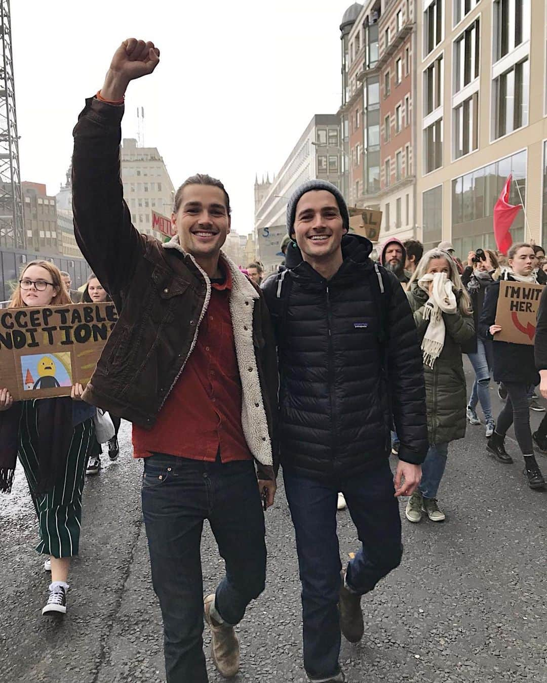 Jackson Harriesさんのインスタグラム写真 - (Jackson HarriesInstagram)「ARE YOU READY? This Friday, millions around the world will take to the streets in a global strike. Adults, teachers, unionist, politicians, workers and parents are striking in support and solidarity with the school strikes in order to acknowledge the climate crisis and demand action. See you on the streets! 🌍✊🏼」9月17日 21時51分 - jackharries