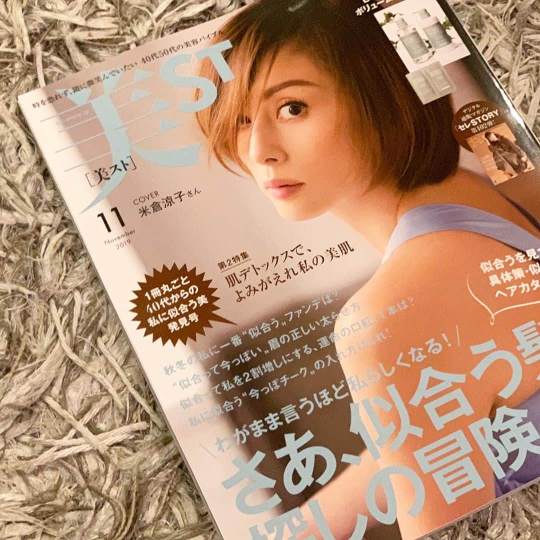 亀恭子のインスタグラム：「本日発売の @be_story_official  11月号 . . . 今年で10回目の 「美魔女コンテスト」 ファイナリストのポートレート スタイリング担当してます。 . . ファイナリストの皆さま、 見た目の美しさはもちろん 内側からのパワーがすごい！ 実にキラキラしてました。 . . それぞれ、 ライフスタイルも様々。 人生のストーリーによって、 キャラクターも様々。 読み応えあるので是非^ ^ . . . 同世代の方が多くて 「CanCamやってた頃から見てました！」 と言ってくださった方もいました。 照れ臭さありつつ、 すごく嬉しかった❤︎ . お年頃的には、 私も美魔女ど真ん中の年齢だ。 . . #美story #magazine #11月号 #美魔女」