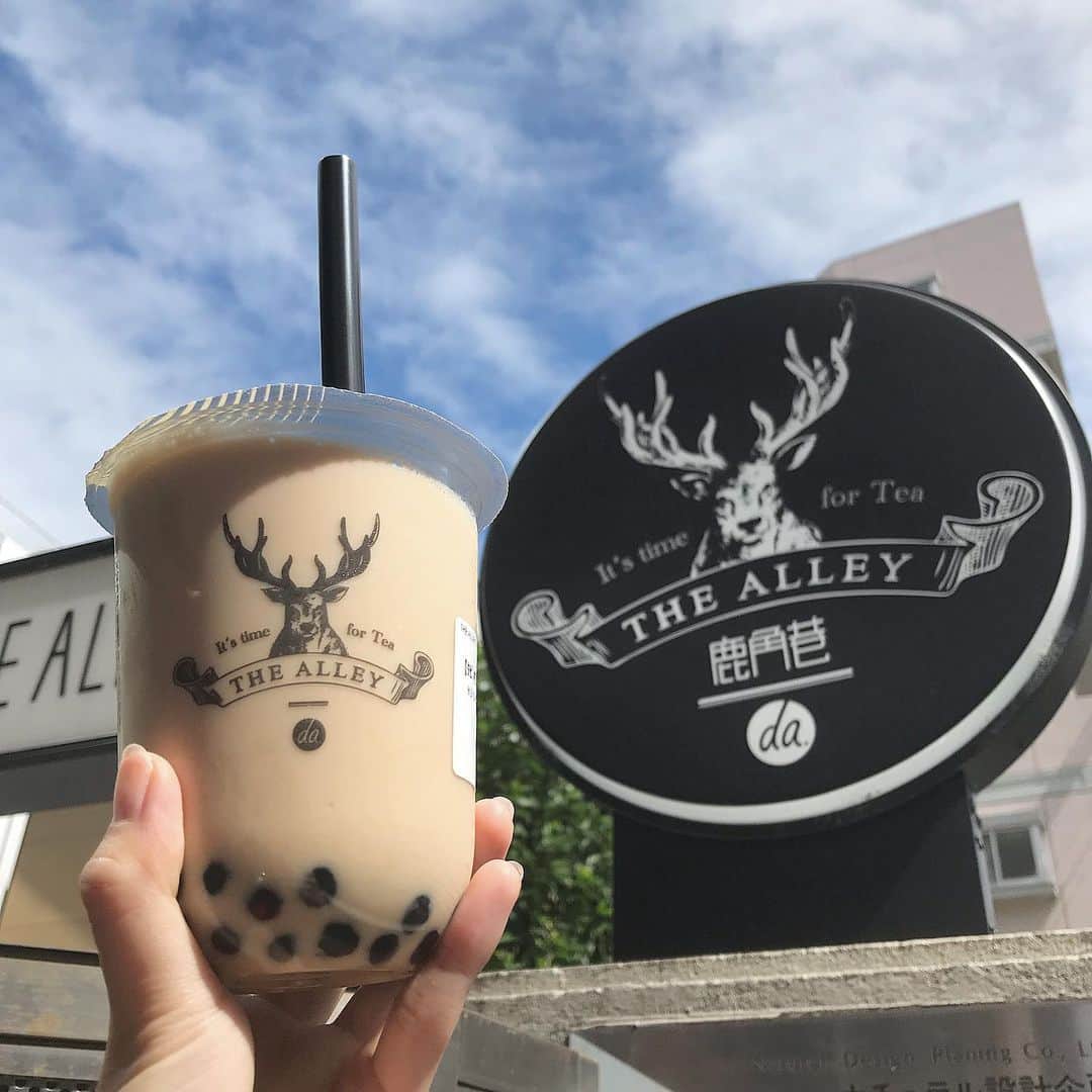 中島愛蘭さんのインスタグラム写真 - (中島愛蘭Instagram)「#thealley のミルクティーは 甘さ普通でも甘過ぎなくて好き☺️❤︎ ㅤㅤㅤㅤㅤㅤㅤㅤㅤㅤㅤㅤㅤ おすすめのメニューあったら 教えてください✨ ㅤㅤㅤㅤㅤㅤㅤㅤㅤㅤㅤㅤㅤ #cafe #ジアレイ #中目黒 #タピオカ #ミルクティー」9月17日 22時00分 - aira_nakajima