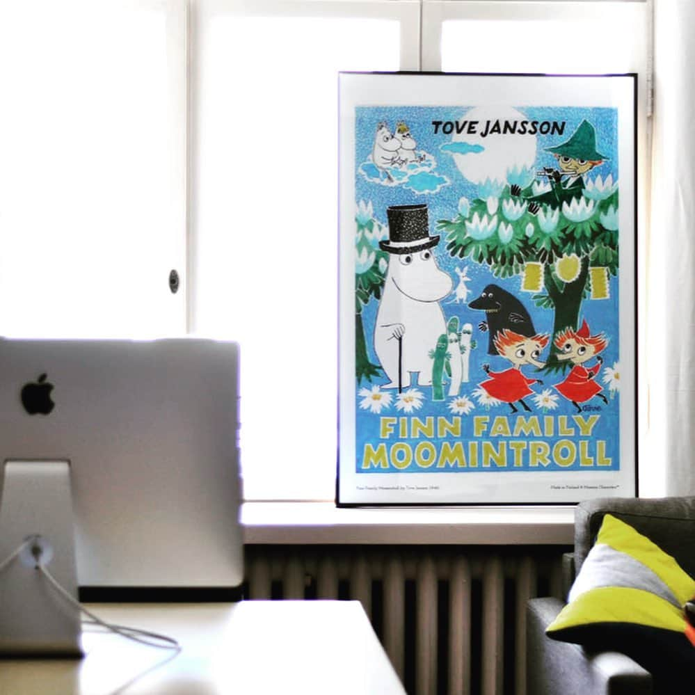 ムーミンさんのインスタグラム写真 - (ムーミンInstagram)「Moomin.com teams up with @skandibrand to deliver top-notch prints to fans around the world! ... 👉 https://skandi.me/moomin 👈 ... "If we find a really exciting piece of artwork on a Monday, the customer might have their order in hand by Wednesday – that’s the speed and dynamic approach we’re aiming for"  #moomin #moomins #artwork #printondemand #partnership #design #posterart #mobilecover」9月17日 22時04分 - moominofficial