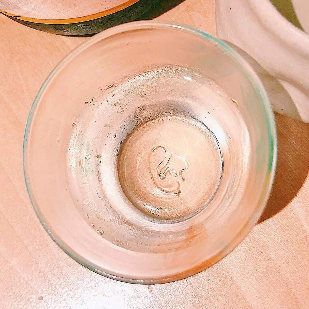 住吉史衣さんのインスタグラム写真 - (住吉史衣Instagram)「. . 『上喜元 ひやおろし 美山錦』 日本酒メモが消えてしまって味の説明が出来ない🥺。。 なのでとりあえず記録！また飲めたら味書こう♪ . . かわいい#酒器 🍶😚💕 #山形県 #酒田酒造 #上喜元 #ひやおろし  #美山錦 #特別純米 #純米 #純米酒 #限定醸造  #清酒 #일본술 #japanesesake #sakebottle #nihonshu  #日本酒 #地酒 #ふーみん食べ歩き #女子飲み #家族ごはん #日本酒女子 #日本酒好き #日本酒好きな人と繋がりたい  #晩酌 #飲酒タグラム #グルメ女子 #お酒 #居酒屋 #酒場 #小料理屋 .」9月17日 22時04分 - fumie_0426