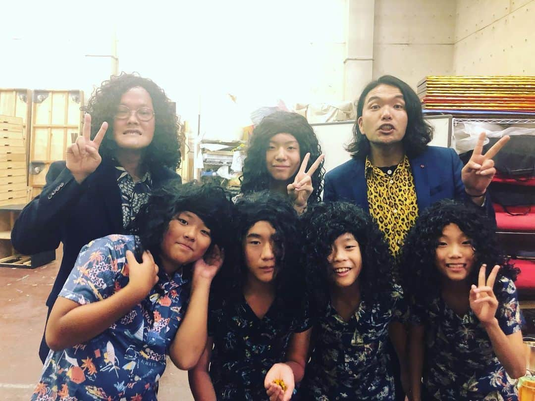 盛山晋太郎さんのインスタグラム写真 - (盛山晋太郎Instagram)「#INADA LIVE #稲田さんとユニット漫才 #途中から盛山チルドレン #全員盛山 #ソバージュのカツラ #柄シャツ #コスプレ荒すぎるやろ #稲田さんお一人ですげぇぜ #アインシュタイン #いなだま」9月17日 22時05分 - morishimc