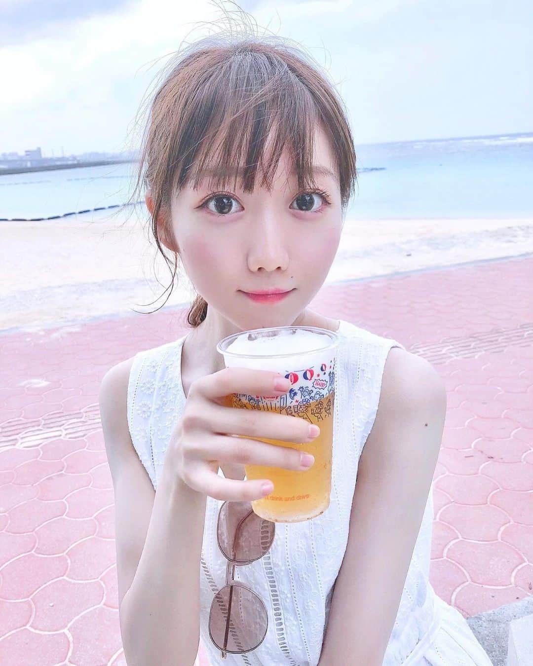大谷映美里さんのインスタグラム写真 - (大谷映美里Instagram)「🐠🐚🐠🐚 ㅤㅤㅤㅤㅤㅤㅤㅤㅤㅤㅤㅤㅤ プロスタの沖縄ロケから帰ってきたよ、 ただいま〜🏄‍♀️🏄‍♂️ 心を揺さぶられた大切な時間でした！！💭 ㅤㅤㅤㅤㅤㅤㅤㅤㅤㅤㅤㅤㅤ 夏の思い出が増えて嬉しい〜〜✨ きれいな海と #オリオンビール 🍺21歳だからね…☺️💓 ㅤㅤㅤㅤㅤㅤㅤㅤㅤㅤㅤㅤㅤ」9月17日 22時09分 - otani_emiri