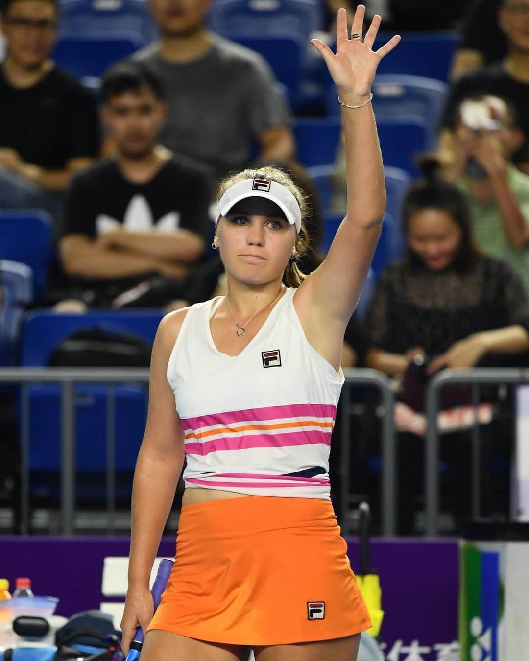 ソフィア・ケニンのインスタグラム：「Good win tonight #GuangzhouOpen」