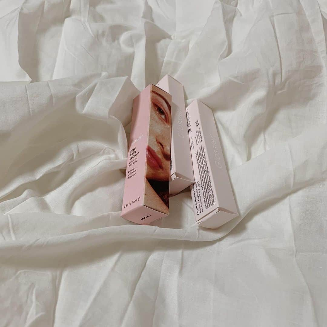 菅谷梨沙子さんのインスタグラム写真 - (菅谷梨沙子Instagram)「@glossier . ・Balm Dotcom / rose ・Lidstar / Lily ・Lidstar / Slip」9月17日 22時16分 - risako_sugaya