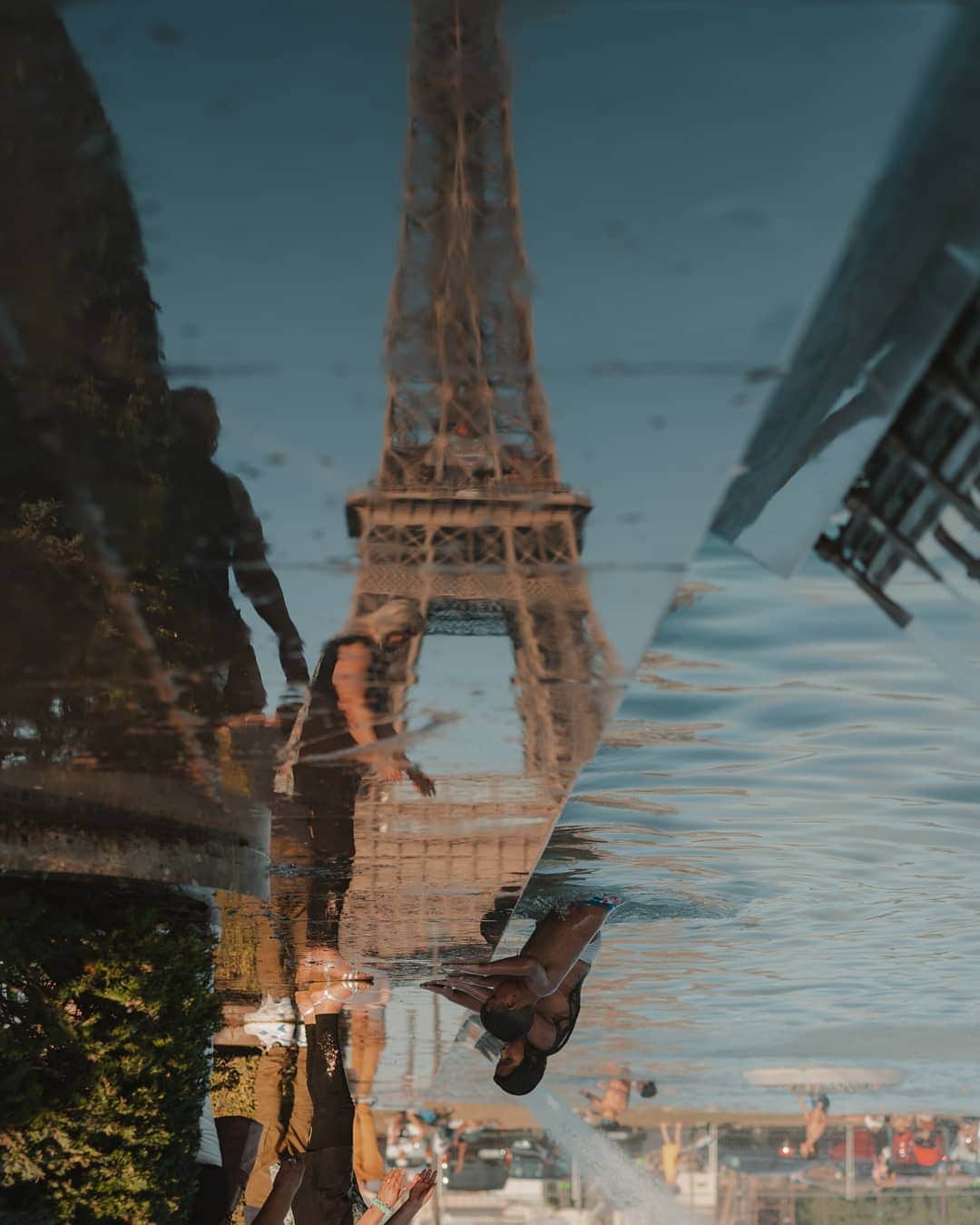 Putri Anindyaのインスタグラム：「Trocadéro in summer // it was hot and full of life at the same time. I thought summer would be bad because of many tourists yet it brings so much joy to see them having fun in the heat. I took my chance to walk around here with @mini_tuk with my camera. Here is the reminder for me about summer in Paris. . . Taken with @sonyalpha_id #a7iii #55mmf18za #sonyalpha_id #sonyalpha」
