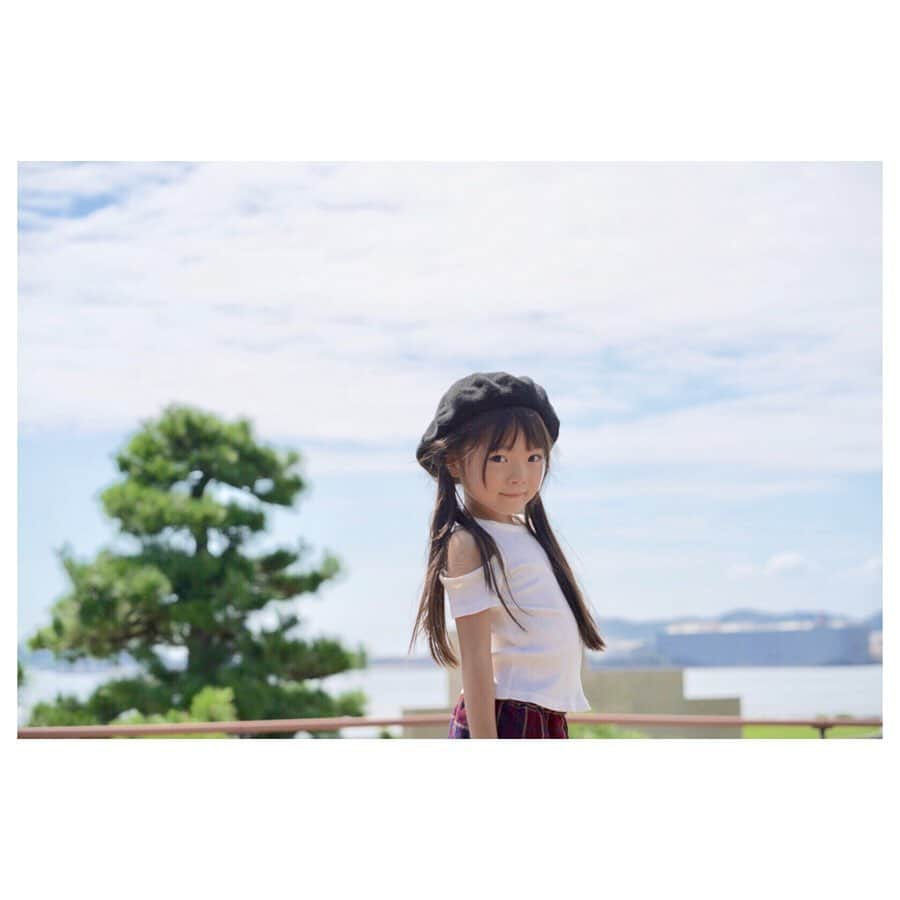 Yukiさんのインスタグラム写真 - (YukiInstagram)「三連休は愛知県へ旅行に行ってきました(o^^o) 行ってみたかった竹島へ✨  橋から40分くらいで巡れる無人島✨  101段の階段もスタスタ登れて、三姉妹も体力がついたなぁと感じました👀✨ 久しぶりにSONYのカメラで撮ってみたら楽しい✨  1番最後の写真は次女が三女を抱っこしてます😂✨w  ころころ変わる表情もたくさん残していきたいなぁ(o^^o)♡」9月17日 22時37分 - yukikuu96