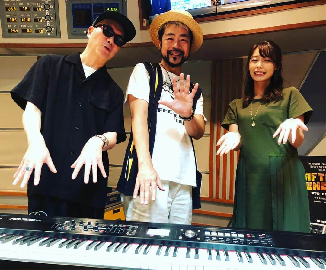 のインスタグラム：「@after6junction #ビヨンドザカルチャー #調律は自由だ 聴いてくれましたかぁ？？？ いやぁ、こういうのって10準備して5,6くらいしか言えないもんだねぇ、、、でも最低限伝えたかったことは、言えた！！宇多さん宇垣さんとも📸写真撮れた！！アーカイブでもしばらく聴けますので、よろしくです✋✋✋✋✋ こんな話も織り交ぜつつのソロピアノライブになると思います🎹  9.19明後日は渋谷JZ-Brat 9.27は名古屋 @accordatura7  10.4は加古川Axel #soulpianotour #soul大学 #宇多丸 #宇垣美里」