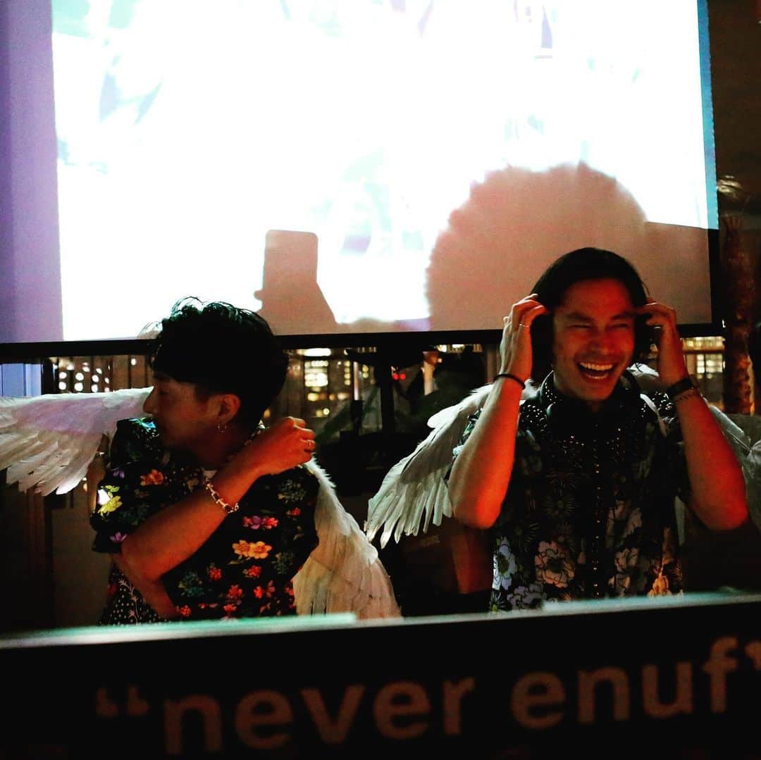 タイキさんのインスタグラム写真 - (タイキInstagram)「『neufneuf “never enuf” RELEASE PARTY』﻿ ﻿ お越し下さったたくさんの皆様‼️ 本当にありがとうございました 😭‼️ 全然人が集まらなかったらどうしようと、、、夜も眠れない日々を過ごしてきました 😢﻿ ﻿ おかげ様でたくさんの方々が来てくださって改めて「皆さまに支えられて今の自分たちがいる」 と実感しました。﻿ ﻿ @beenishere が目の前で泣くもんだから貰い泣きしたし 😂 ﻿ ﻿ 今回、neufneufとコラボしてくれた @holland_vvv 、 @_eill_  ちゃん 改めてありがとう‼️ そしてイベントに協力してくれた、 @yuyanara @go_akimoto  @unakinoco @supercupmatcha @alisa_urahama  @vitamikju @kuciia @nana_youngrongkim の出演者のみんなも本当にありがとう ‼️‼️ ﻿ ﻿ お酒を提供してくれた KEYS AND BRICKS さん、 場所を貸してくれた @sankeyspenthouse さんもありがとうございました‼️﻿ ﻿ また、最後にneufneuf プロジェクトの為に動いてくださってるスタッフの皆様も本当に本当にありがとうございました‼️ ﻿ ﻿ 皆さまのおかげで本当に幸せな時間を過ごすことができました！ 心より感謝致します 😭✨ ﻿ 今後とも neufneuf をどうぞよろしくお願い致します 💖 ﻿」9月17日 22時40分 - taiki_jp