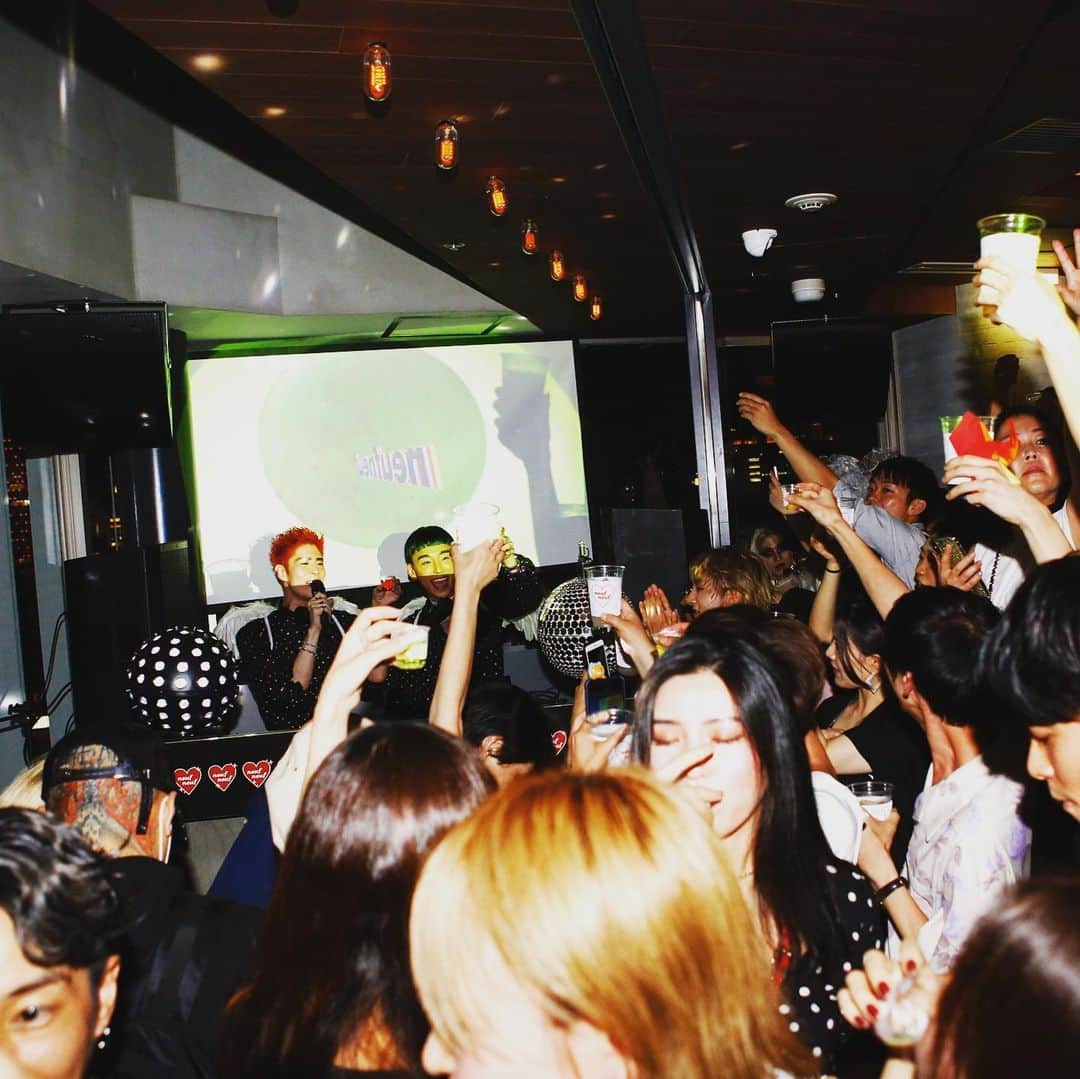 のインスタグラム：「『neufneuf “never enuf” RELEASE PARTY』﻿ ﻿ お越し下さったたくさんの皆様‼️ 本当にありがとうございました 😭‼️ 全然人が集まらなかったらどうしようと、、、夜も眠れない日々を過ごしてきました 😢﻿ ﻿ おかげ様でたくさんの方々が来てくださって改めて「皆さまに支えられて今の自分たちがいる」 と実感しました。﻿ ﻿ @beenishere が目の前で泣くもんだから貰い泣きしたし 😂 ﻿ ﻿ 今回、neufneufとコラボしてくれた @holland_vvv 、 @_eill_  ちゃん 改めてありがとう‼️ そしてイベントに協力してくれた、 @yuyanara @go_akimoto  @unakinoco @supercupmatcha @alisa_urahama  @vitamikju @kuciia @nana_youngrongkim の出演者のみんなも本当にありがとう ‼️‼️ ﻿ ﻿ お酒を提供してくれた KEYS AND BRICKS さん、 場所を貸してくれた @sankeyspenthouse さんもありがとうございました‼️﻿ ﻿ また、最後にneufneuf プロジェクトの為に動いてくださってるスタッフの皆様も本当に本当にありがとうございました‼️ ﻿ ﻿ 皆さまのおかげで本当に幸せな時間を過ごすことができました！ 心より感謝致します 😭✨ ﻿ 今後とも neufneuf をどうぞよろしくお願い致します 💖 ﻿」