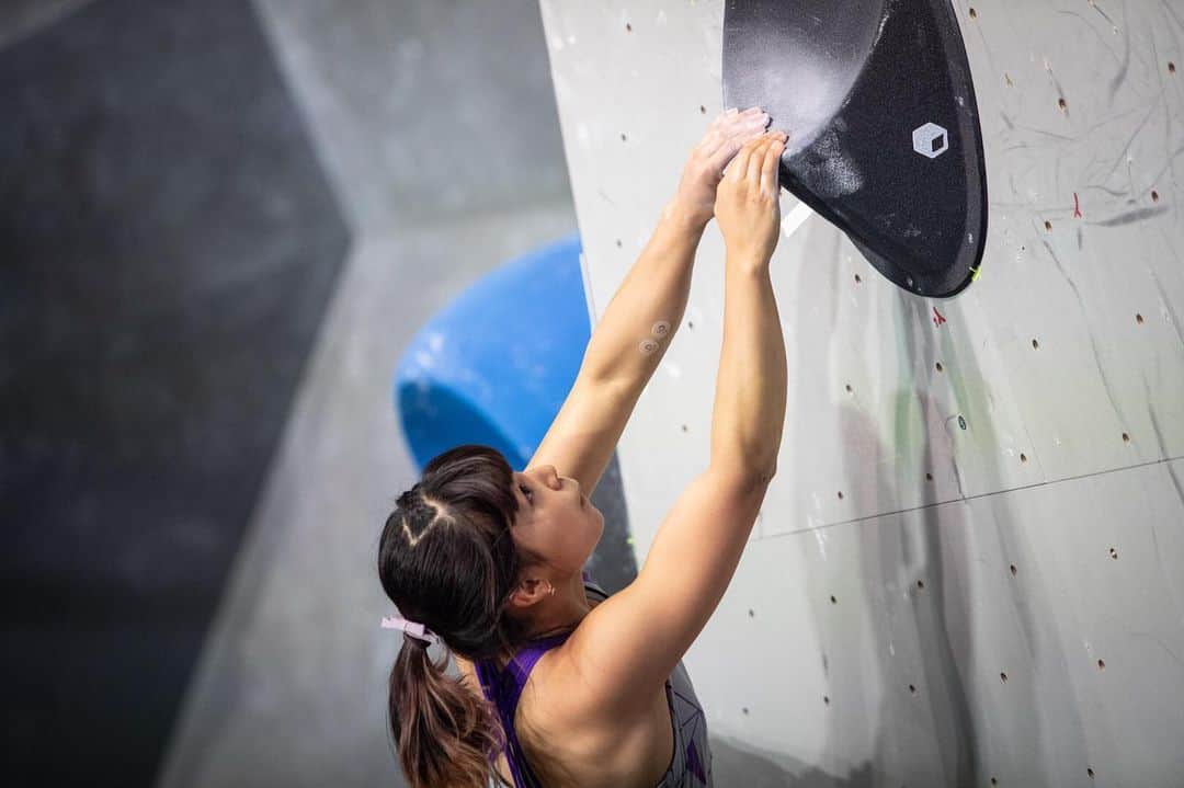 中村真緒のインスタグラム：「@adidasrockstars was over🇩🇪 It was 12th place with many people😝 ・ ・ ・ @addfriction @mudhand_cb @phiten_official @e9clothing_official @frictionlabs  #climbing #bouldering #クライミング #ボルダリング #マオハンド #adidasrockstars」