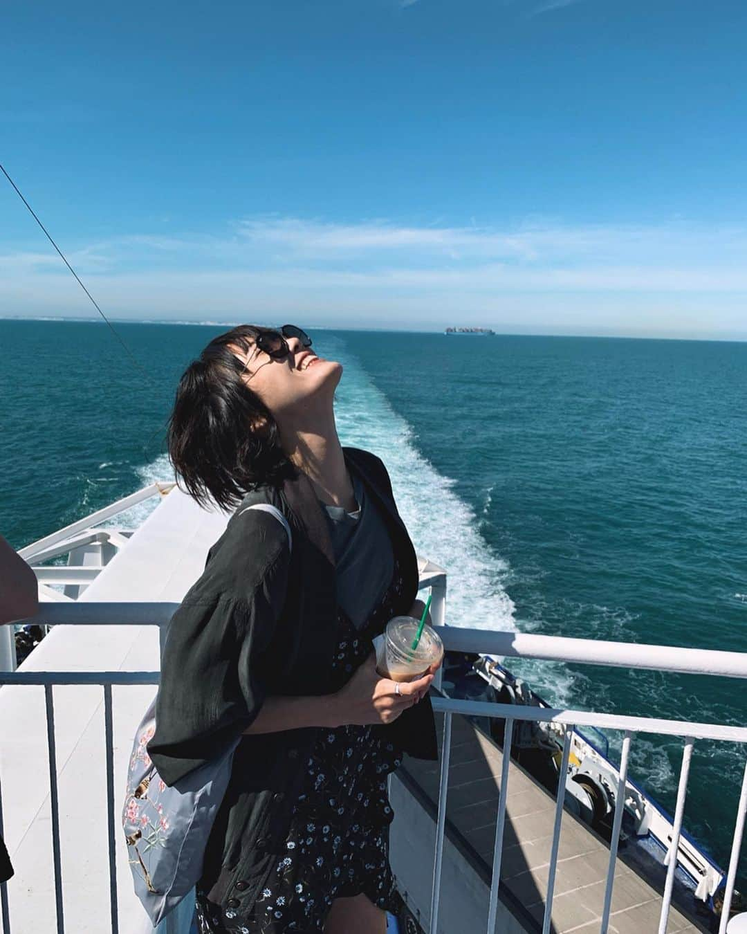 蘭舞ゆうさんのインスタグラム写真 - (蘭舞ゆうInstagram)「⚓️ England to France ① イギリスからフランスへはフェリーで行きました!  1時間くらいでフランスに着きました。今回車で旅をしてるのですが、国境を越えるって心臓がバクバクするね。フェリーは天気にも恵まれて、最高でした‼︎ まさかのフェリーの中に免税店もあって、びっくり。もちろん食事もできるし、スタバもありました‼︎ 今度は自転車でイギリスからフランス行きたいな💫 #korean#japan#2019#일상#데일리#ranma#france#England#scarletpimpernel #らんまの旅」9月17日 22時47分 - ranma_yu