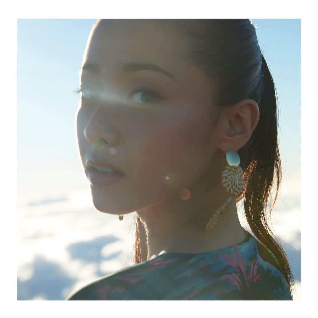 MICHIRUさんのインスタグラム写真 - (MICHIRUInstagram)「My recent wark for young jump  with Erika Sawajiri. Stunning beauty Erika ✨✨✨ Towards the Future. mysterious atmosphere Mt.Haleakala. ハレアカラ山頂の雲の上。神秘的な美しさのエリカちゃん✨ . Photo : @hanzawatt  Styling : @tetsuronagase  Hair : @daimichishita  Comunication director: @jogahi  Editor : Mariko Senoo  #沢尻エリカ　#ErikaSawajiri」9月17日 22時59分 - barbiemichiru