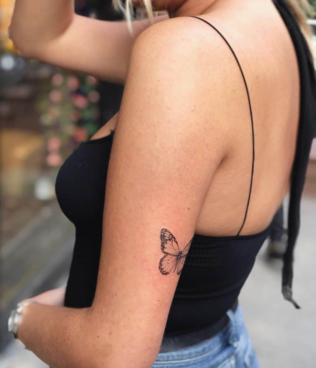 さんのインスタグラム写真 - (Instagram)「I’m so in love with this 🦋#tattoo #butterfly」9月17日 22時56分 - meekind_com