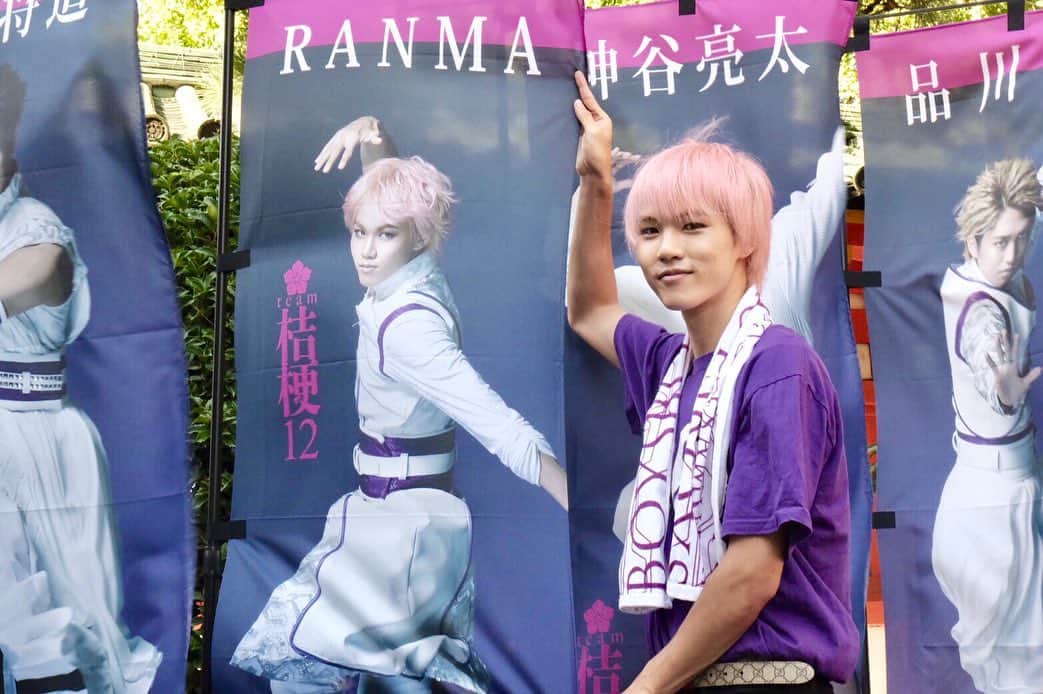 RANMAのインスタグラム：「KYOTO SAMURAI BOYS﻿ ﻿ 本日グランドオープンしました！！﻿ ここから真の侍になっていきます。﻿ 是非一度京都に足をお運びください。﻿ ﻿ いただいたスタンド花やお手紙本当に嬉しかったです💐﻿ ﻿ 明日は16時公演に出演します。﻿ がんばるぞーーーーっ﻿ ﻿ ﻿ #KYOTOSAMURAIBOYS」