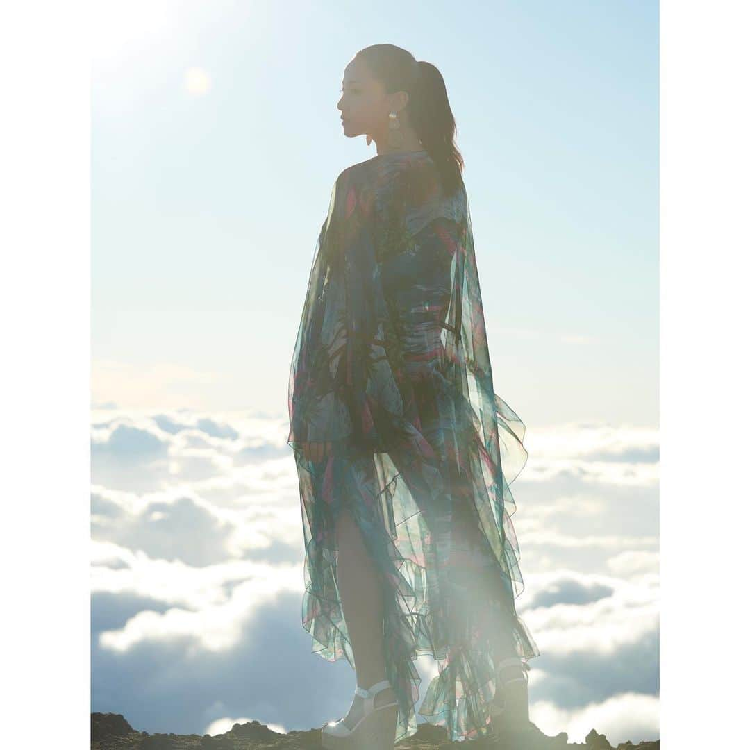 MICHIRUさんのインスタグラム写真 - (MICHIRUInstagram)「My recent wark for young jump  with Erika Sawajiri . . Stunning beauty Erika ✨✨✨ Towards the Future. mysterious atmosphere Mt.Haleakala. ハレアカラ山頂の雲の上。神秘的な美しさのエリカちゃん✨ . Photo : @hanzawatt  Styling : @tetsuronagase  Hair : @daimichishita  Special thanks : @jogahi  Editor : Mariko Senoo  #沢尻エリカ　#ErikaSawajiri」9月17日 23時04分 - barbiemichiru