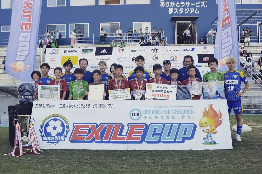 USAさんのインスタグラム写真 - (USAInstagram)「EXILE CUP 2019 決勝大会♪ 今治夢スタジアムで素晴らしい締めくくりなりました！！ 今年で10年目の今大会も、本気でボールを追いかけて、笑って、泣いて、夢や目標に向かってサッカーをする子どもたちの姿をみれて胸いっぱいになりました。 これからも、夢を持ってがんばる子どもたちを応援していきたいと思います。  #exilecup#futsal #soccer  #ありがとうサービス夢スタジアム」9月17日 14時09分 - exileusa_danceearth