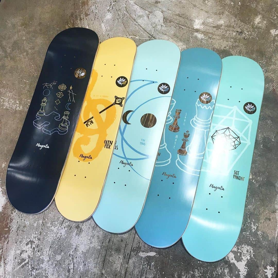 のインスタグラム：「デッキ、デッキ、デッキ‼️ Magenta, DGK, Real, Krooked, 本日もデッキが色々と入荷してきてます💁‍♂️マゼンタはいつも通りサイズも豊富に取り揃えております👍🏻 #magentaskateboards #マゼンタ #dgk #ディージーケー #realskateboards #リアル #krookedskateboards #クルキッド #skateboard #skateboarding #skater #カリフォルニアストリート #カリスト #スケートボード #スケボー #スケーター #californiastreet #calst」