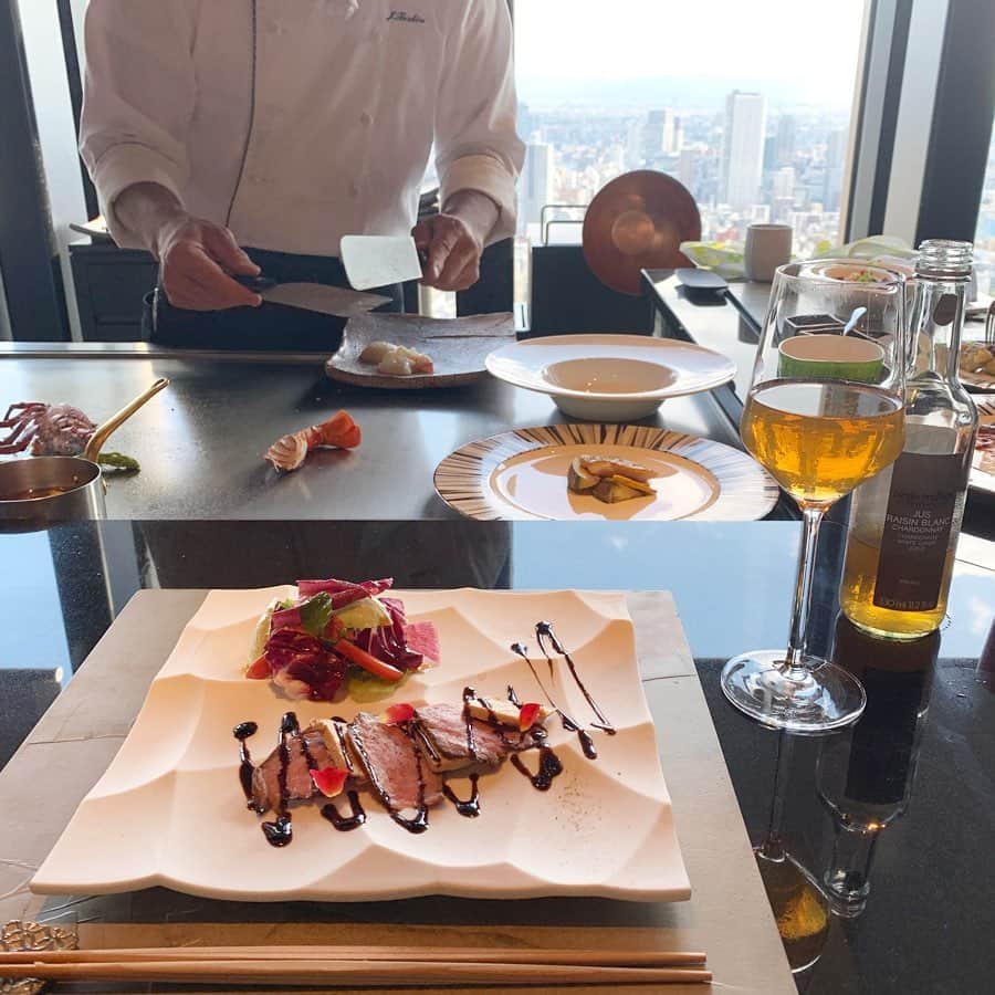 岡本麻佑のインスタグラム：「. なんと、ランチの時間にディナーコースをたいらげてしまいました🤤💕美味し過ぎました😍この後デザートも美味しく頂きました❤️ほんとに大食い！🐽#conrad#conradosaka#hotel#lunch#dinner」