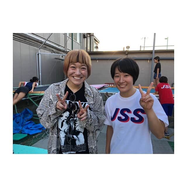 板橋美波のインスタグラム：「昨日は、女と男のワダちゃんが練習場に来てくださいました！！ 以前ラジオに出せてもらってから3年も経っていたのに驚きました😂 仕事前に宝塚まで足を運んでくださり本当にありがとうございました😭🙏」