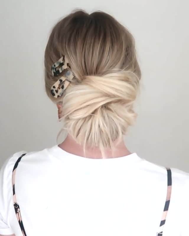 アクセサライズのインスタグラム：「A creative take on the classic chignon, @whatlydialikes styles her bun flawlessly with our resin leopard print hair slides and adds a sweet touch with our gold heart earrings 💖  Clips: 🔍 - 7868102700 Earrings: 🔍 -7858328100  Tap the link in the bio to shop now.  #Accessorize #Accessorizer」