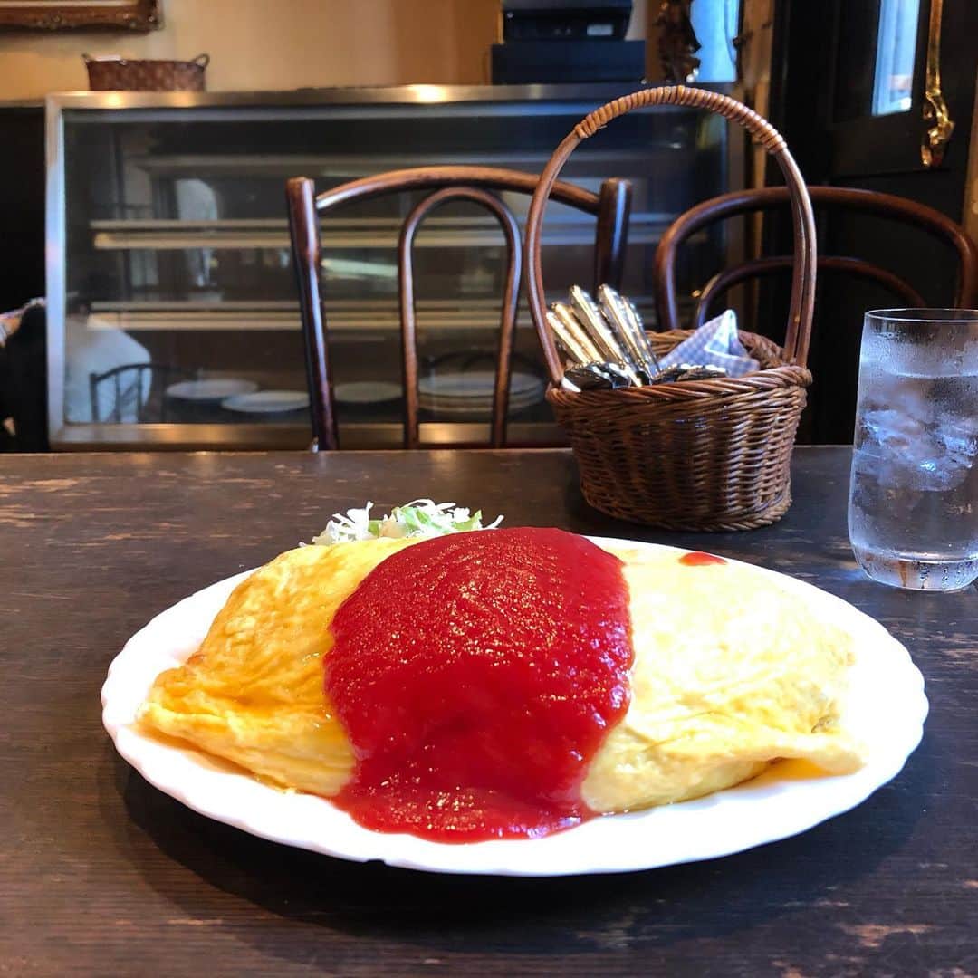 丸山ゴンザレスのインスタグラム：「いつもの喫茶店が閉店だという。残念過ぎる！ 正しいオムライスが食えなくなっちゃうな〜」