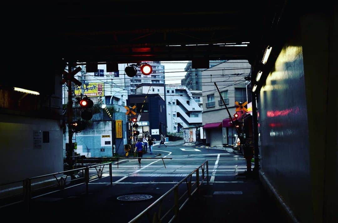 津田健次郎のインスタグラム：「#ツダケンカメラ #津田健次郎 instagram.com/2_da_ken/」