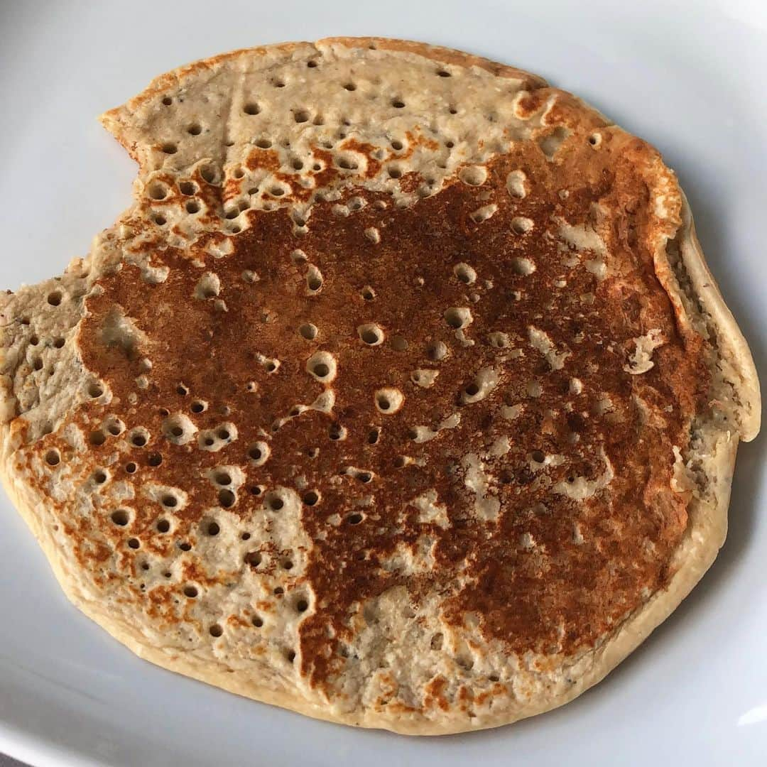 ルーク・エヴァンズさんのインスタグラム写真 - (ルーク・エヴァンズInstagram)「Every day is pancake day. Protein pancakes of course. Made by me. I couldn’t wait for the pic to be taken, as you can see...」9月17日 16時17分 - thereallukeevans