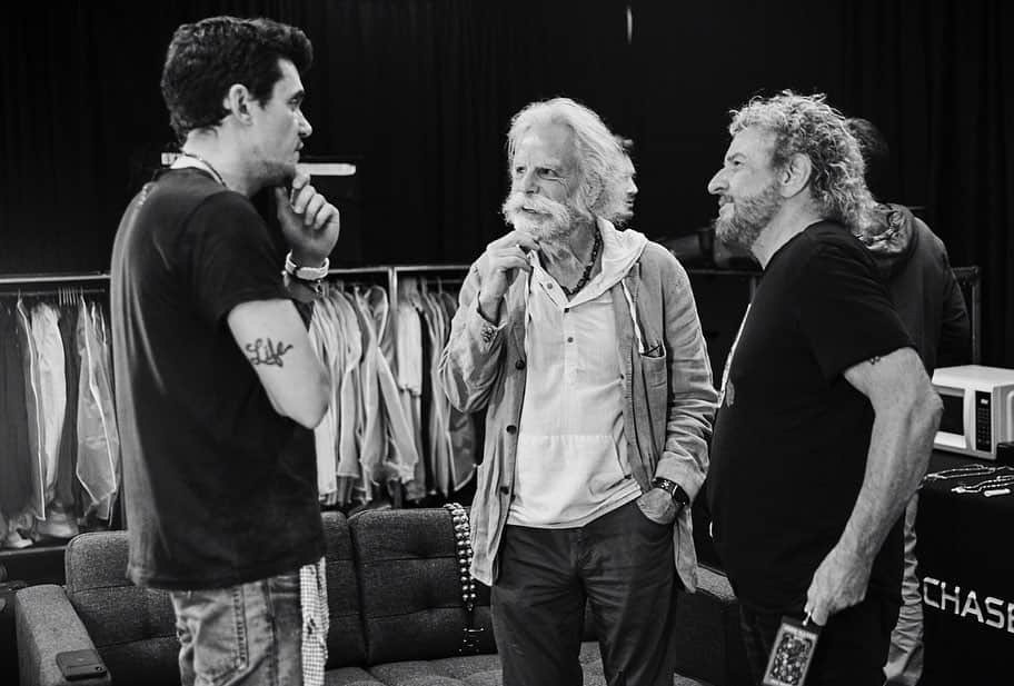 ジョン・メイヤーさんのインスタグラム写真 - (ジョン・メイヤーInstagram)「San Francisco, CA: @bobweir joined us on Queen of California (playing some masterful guitar) and Fire on the Mountain, with an extra special appearance by our friend @sammyhagar. Big huge fun! (📷: @daniel)」9月17日 16時12分 - johnmayer