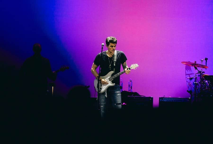 ジョン・メイヤーさんのインスタグラム写真 - (ジョン・メイヤーInstagram)「San Francisco, CA: @bobweir joined us on Queen of California (playing some masterful guitar) and Fire on the Mountain, with an extra special appearance by our friend @sammyhagar. Big huge fun! (📷: @daniel)」9月17日 16時12分 - johnmayer