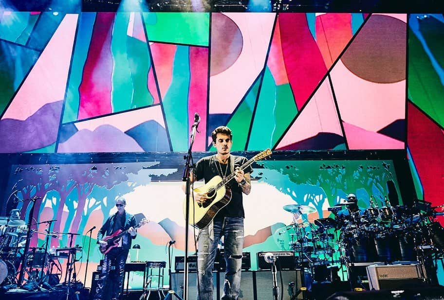 ジョン・メイヤーさんのインスタグラム写真 - (ジョン・メイヤーInstagram)「San Francisco, CA: @bobweir joined us on Queen of California (playing some masterful guitar) and Fire on the Mountain, with an extra special appearance by our friend @sammyhagar. Big huge fun! (📷: @daniel)」9月17日 16時12分 - johnmayer