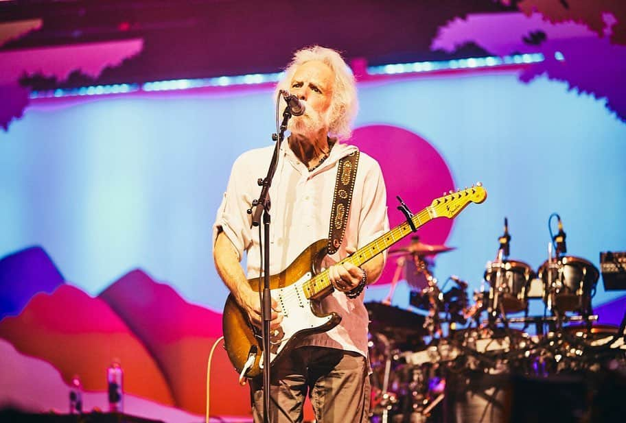 ジョン・メイヤーさんのインスタグラム写真 - (ジョン・メイヤーInstagram)「San Francisco, CA: @bobweir joined us on Queen of California (playing some masterful guitar) and Fire on the Mountain, with an extra special appearance by our friend @sammyhagar. Big huge fun! (📷: @daniel)」9月17日 16時12分 - johnmayer