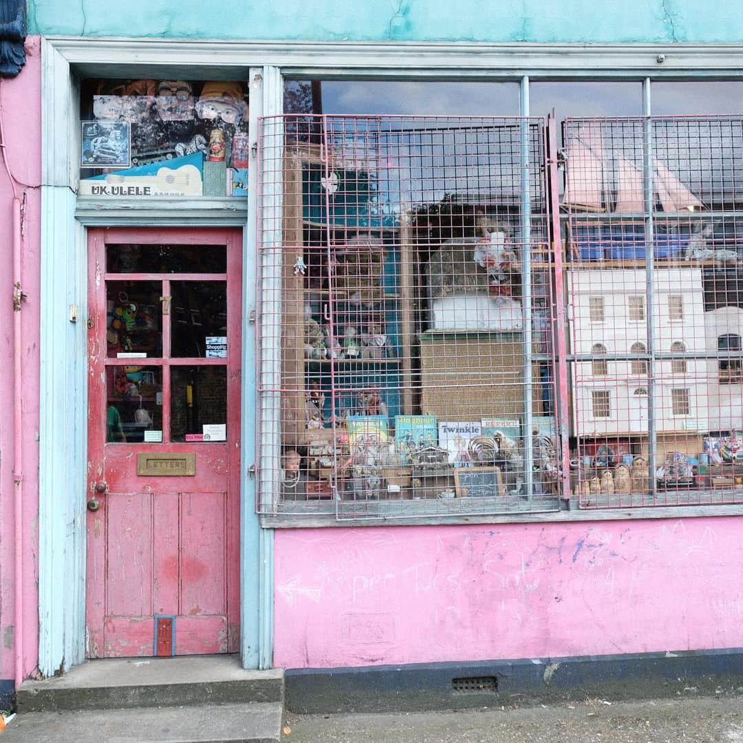 KUNIKAのインスタグラム：「Hidden old toy shop in London 🧸」