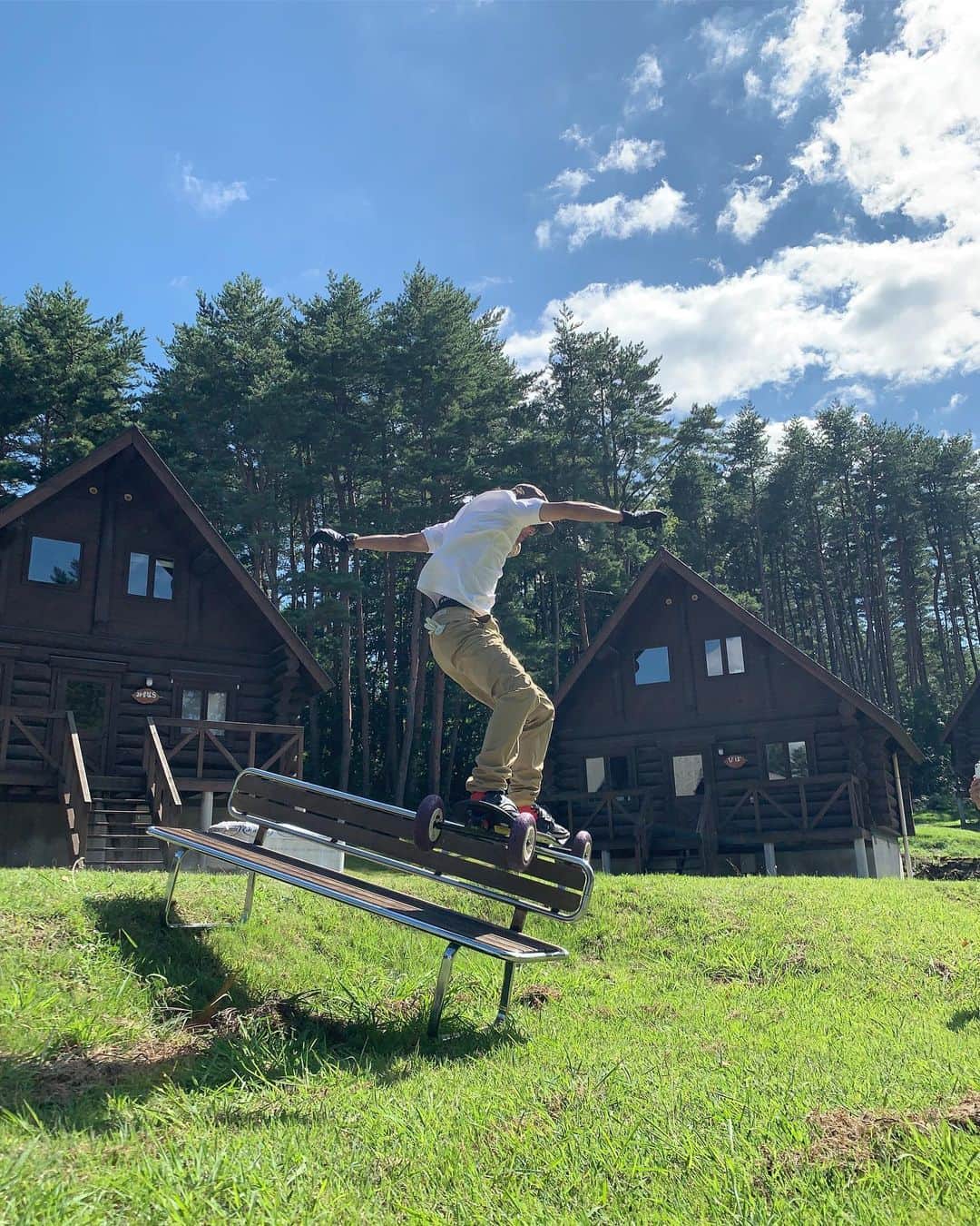 藤森由香さんのインスタグラム写真 - (藤森由香Instagram)「We went to Aomori spring with Burton crew for shooting and golf. I had never golf on the field. It took ages to finish half of 18. 😂 I wanted to be there in winter. But I couldn’t make it so it was my first visit. But I’ll be there next winter ! The hotel’s meal was just AMAZING😍I definitely ate too much and gained weight.  @aomorispring 青森スプリングへBurtonのメンバーで行ってきました。 冬に行ってみたかったけどタイミングが合わず行けなかったので、今回初めて訪れました。ホテルは朝も夜もご飯が本当に美味しくて食べすぎました🥺 冬は絶対スノーボードをしに行くぞ‼️ Thank you @edan__park for having us🙏」9月17日 16時16分 - yukafujiforest