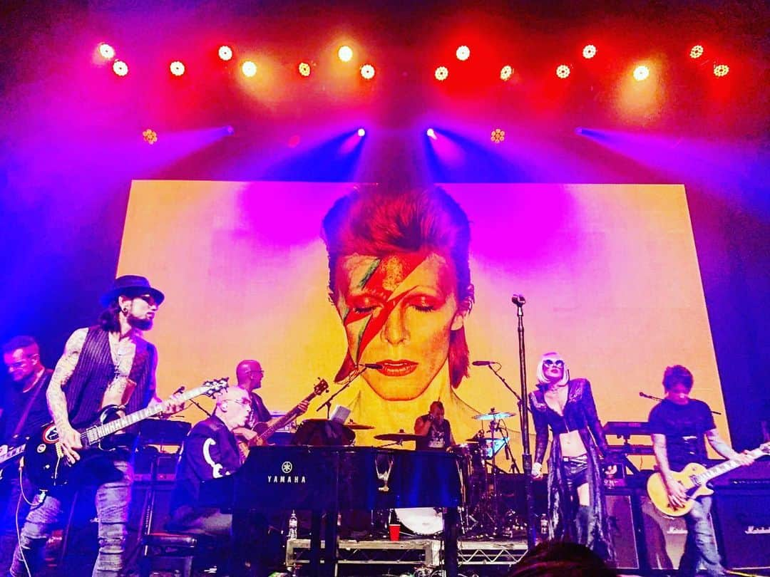 オリアンティさんのインスタグラム写真 - (オリアンティInstagram)「📸 @cmv714 #musiccares @davenavarro @billymorrisonofficial @davidbowie」9月17日 16時23分 - iamorianthi