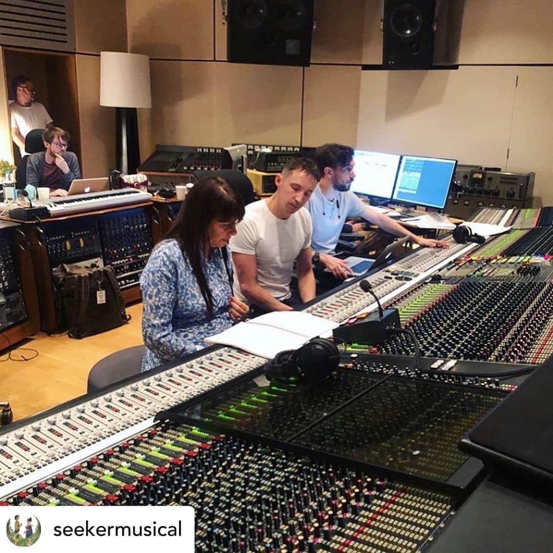 ピート・タウンゼントさんのインスタグラム写真 - (ピート・タウンゼントInstagram)「I have five songs on Rachel’s THE SEEKER album to be released next June by BMG. Rachel has composed the most amazing music, songs and score, and incorporated some of my songs into the project. Based on the novel Siddhartha by Herman Hesse, which inspired the first drafts of TOMMY, I perform the role of the Ferryman, singing a song of the same name that I wrote in 1976 and included on one of my Scoop albums. Also included are beautiful new orchestral adaptations of The Seeker, Praying The Game and I Like It The Way It Is and Bargain. As well as being proud of Rachel I’m also proud of my part. I have acted as a consultant as well as singing. We have done several theatrical workshops as well. One with the New York Public Theatre. We have been learning all the way. .  I wrote the song Ferryman for an amateur play performed during the week long celebrations for the opening of Meher Baba Oceanic in London in July 1976. Herman Hesse’s novel is about a young seeker after spiritual truth. .  The studio here is British Grove where some of the forthcoming Who album was recorded. The singer here is the brilliant Indian superstar singer Sunidhi Chauhan. She takes the role of Siddartha’s lover, the courtesan Kamala.  Rachel is pictured with her co-producer Mikko Gordon at the immense mixing console which Mikko usually likes to use as a worktop for his laptop. Duh😂 .  In the background sits orchestrator Martin Batchelar and leaning against the door is Myles Clarke our resident engineer and associate producer on the new Who album. Myles also runs our joint studio enterprise GRAND CRU. .. .. . . . . . . #hermanhesse #siddarthagautama #officialthewho #meherbaba #meherbabaquotes #sunidhichauhan #britishgrovestudios #britishgrovestudio #grandcrustudio」9月17日 16時43分 - yaggerdang