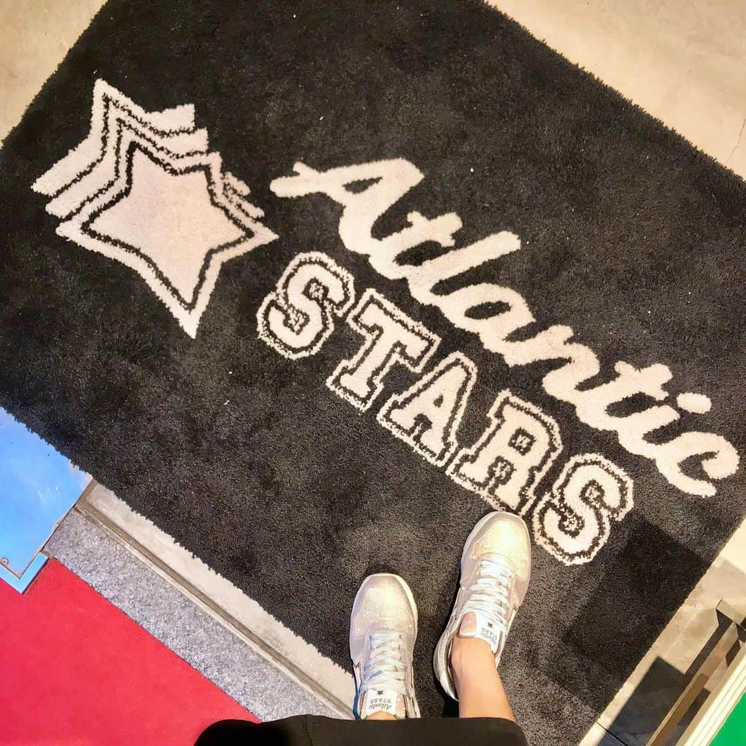 布川桃花さんのインスタグラム写真 - (布川桃花Instagram)「新しく発売されたAtlantic STARSの ジュエリーコレクションを履いてFNOに遊びに行ったよ👟 . FNOのタイミングに合わせてデビューされたスニーカーで 当日はBACARDIとコラボしたオリジナルカクテルを 頂けちゃいました🍸 . 4色のジュエリーコレクションをイメージしていて 見た目もとっても可愛かった🥰 . #atlanticstars #アトランティックスターズ #アトランティックスターズジャパン #antiquejewellery #アンティークジュエリー #日本限定コレクション #cinquestelle #チンクエステッレ #cinquestelletokyo #fno #fashionnightout #vogue #バカルディ #バカルディモヒート」9月17日 16時44分 - momoka_fukawa