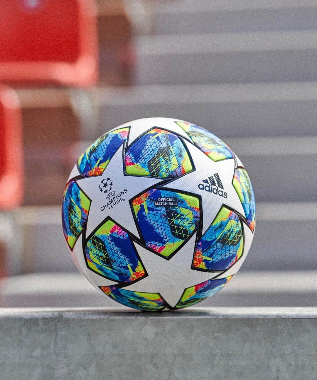 adidas Footballさんのインスタグラム写真 - (adidas FootballInstagram)「The journey to Istanbul begins. Introducing the new @championsleague official match ball for the 2019/20 season. #DareToCreate  #Football #Soccer #adidasFootball」9月17日 17時00分 - adidasfootball
