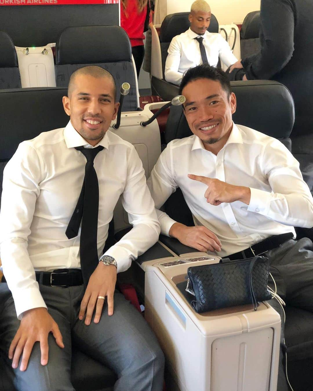 長友佑都さんのインスタグラム写真 - (長友佑都Instagram)「Off to Belgium ✈️🇧🇪 with my bro @sffeghouli 🇩🇿 #championsleague  #galatasaray #turkishairlines #ターキッシュエアラインズ」9月17日 17時18分 - yutonagatomo55