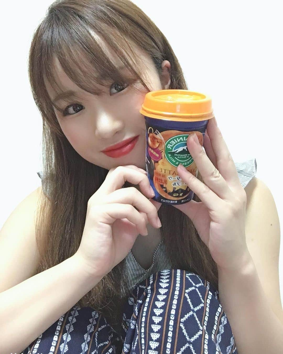 鈴木美南海さんのインスタグラム写真 - (鈴木美南海Instagram)「飲み物編Part3。 はいドーン🤗 こっちもいいねお願いします😜💕 ． #鈴木美南海 #女優 #役者 #22歳 #23歳 #夢 #芸能 #newgatetokyo #撮影 #コーヒー #ブラックコーヒー #カフェ #カフェ好き #カフェ巡り #ローソン #お洒落 #お洒落さんと繋がりたい #おしゃれ #オシャレ #actor #dream #cafe #coffee #like #いいね #いいねした人で気になった人フォロー」9月17日 17時17分 - u_minami_official