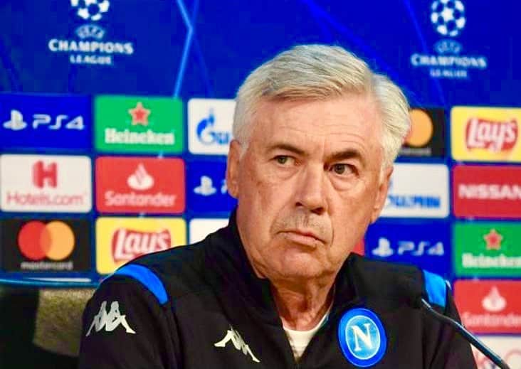 カルロ・アンチェロッティのインスタグラム：「Oggi debuttiamo in Champions League con il chiaro obiettivo di essere protagonisti e passare il turno. Forza Napoli! #ucl #forzanapolisempre  Today is our Champions League debut with the clear set objective of being competitive and moving through this round. Forza Napoli!」