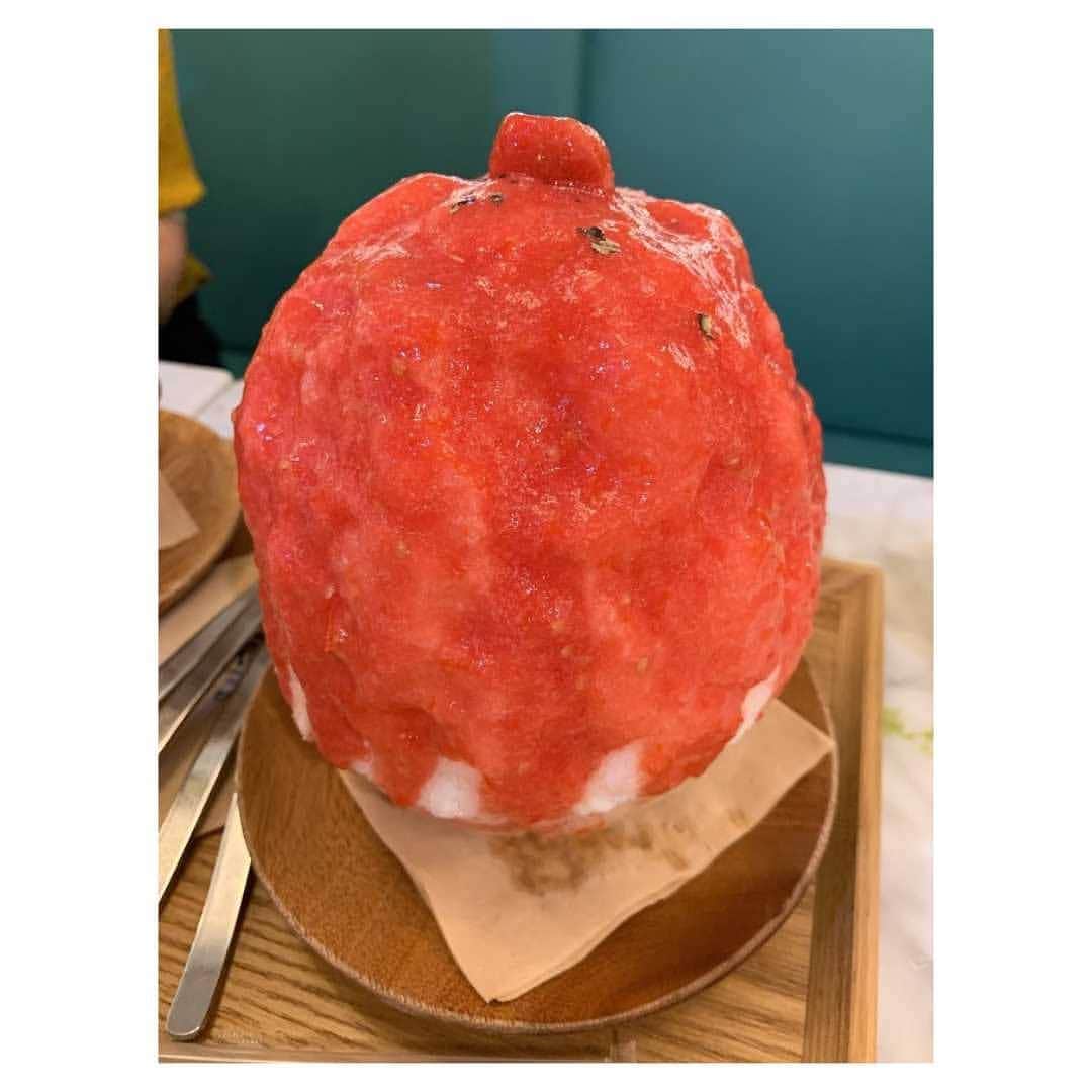 JR九州高速船株式会社のインスタグラム：「. 田浦にあるパッピンス(かき氷🍧)専門店「연운당（軟雲堂）」は、旬の果物を使ったピンスから日本では珍しい味のピンスまで、さまざまな種類があります😆🎶 . その中でも人気なのが…🍅トマト味のかき氷です さっぱりとした味わいで、食べやすく、まだまだ暑いこの時期にピッタリです . 他にも、定番のチョコや抹茶、珍しいカボチャ味などがあります🍧🍫🍧🎃🍧 . . いろいろな味を頼んで、お友達とシェアするのもいいですね😊🍴 . . . #beetle_go #JR九州高速船 #ビートル #西面カフェ #カフェ #田浦カフェ通り #韓国カフェ #☕ #かふぇすたぐらむ #軟雲堂 #연운당 #かき氷 #かきごおりすと #トマト #韓国 #韓国旅行 #旅行 #船 #釜山 #釜山 #JR #JR九州」